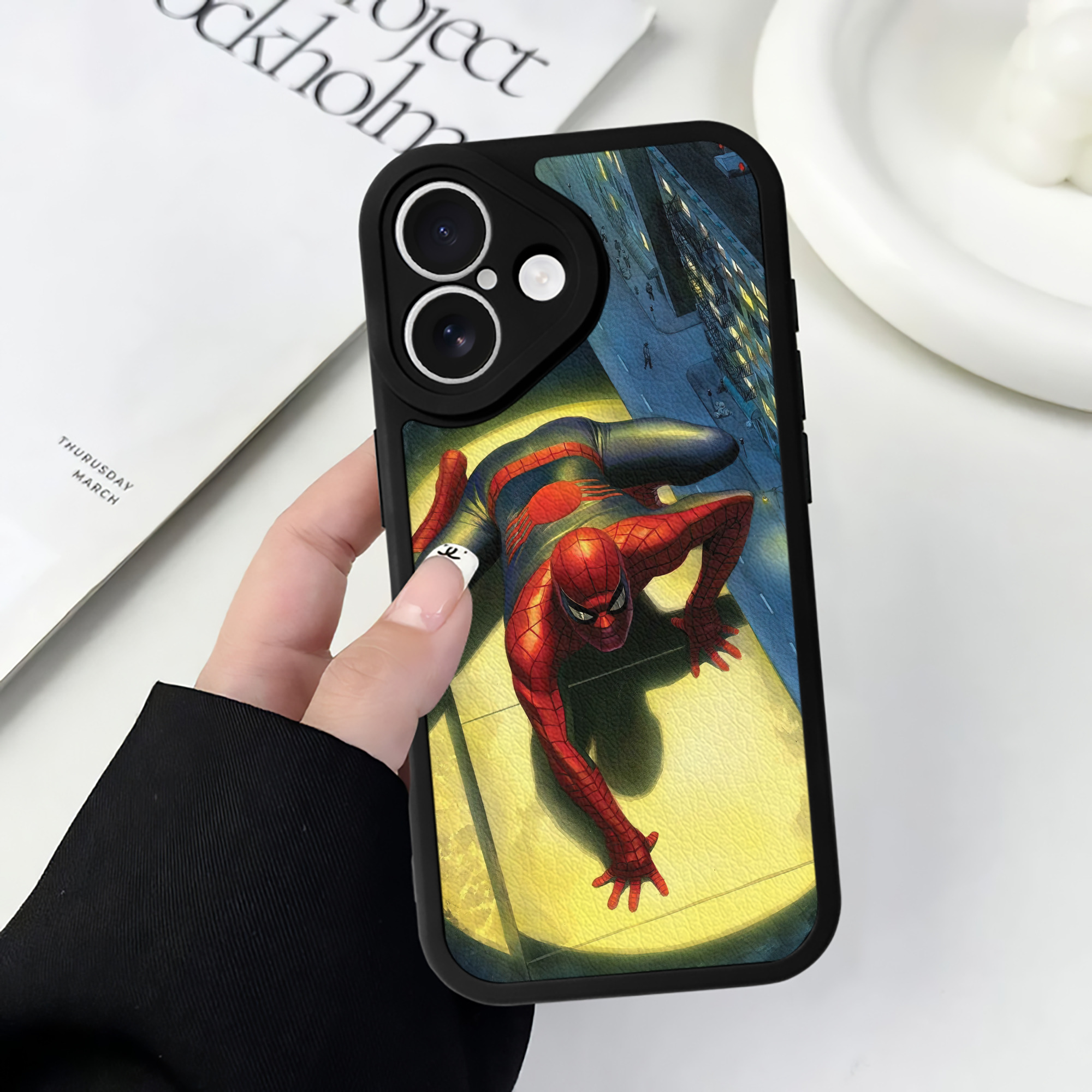 （画像用） Spider Man スパイダーマン 【iPhone 16シリーズ対応】シリコンスマホケース（レザー調） 材質：シリコン